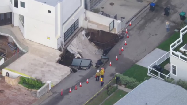 2 driveways collapse in Malibu due to coastal erosion, causing sinkhole