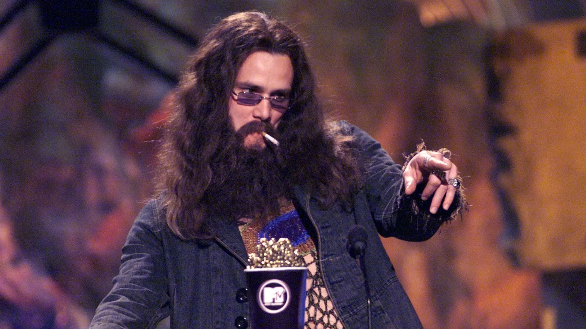 27 years ago, Jim Carrey accepted an MTV award in disguise and fooled ...