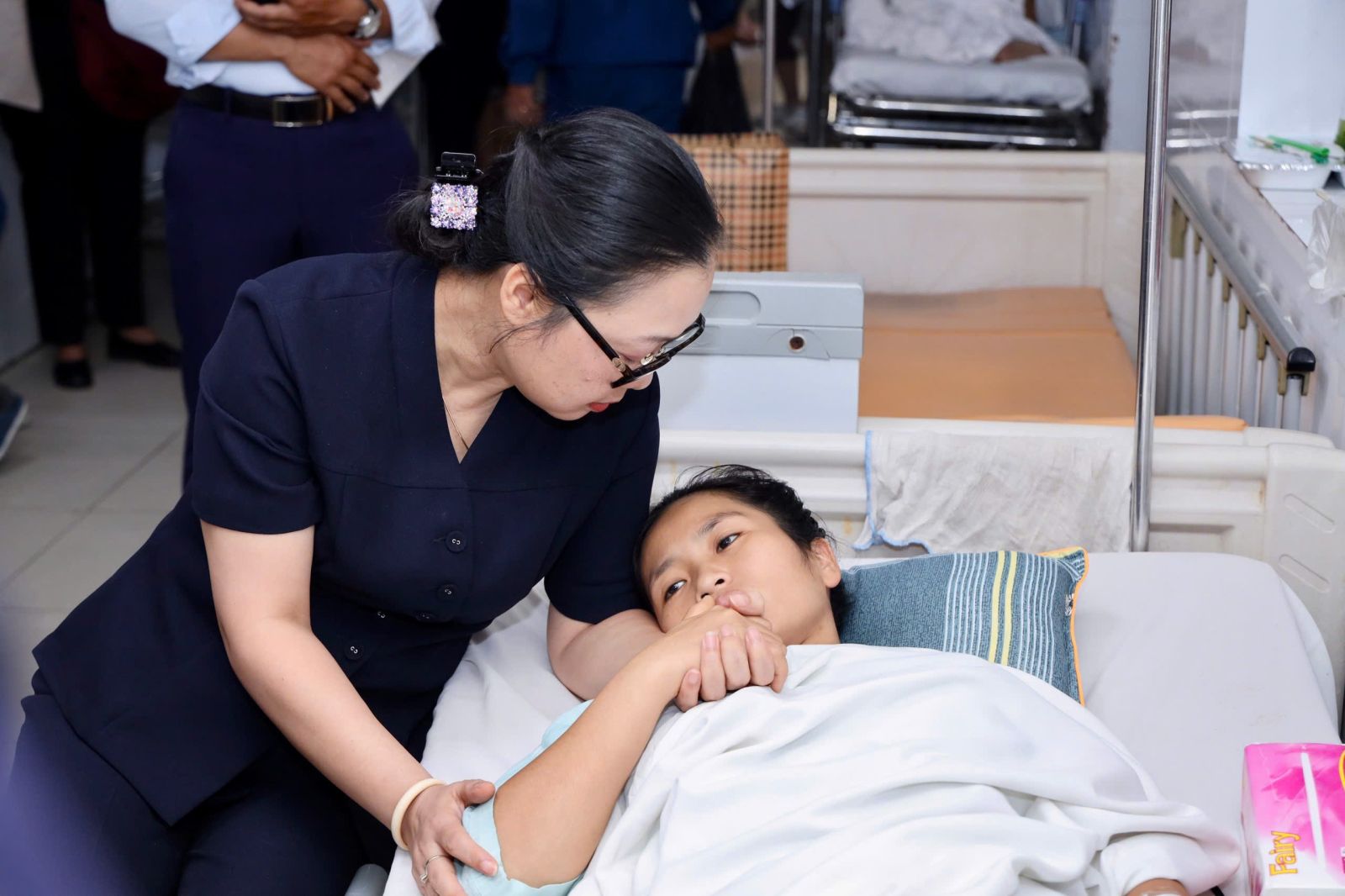 Bộ GDĐT tặng bằng khen cho cô giáo xả thân cứu học sinh bị xe tải cán