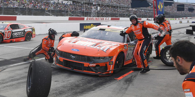 NASCAR chase opens with costly mistakes everywhere