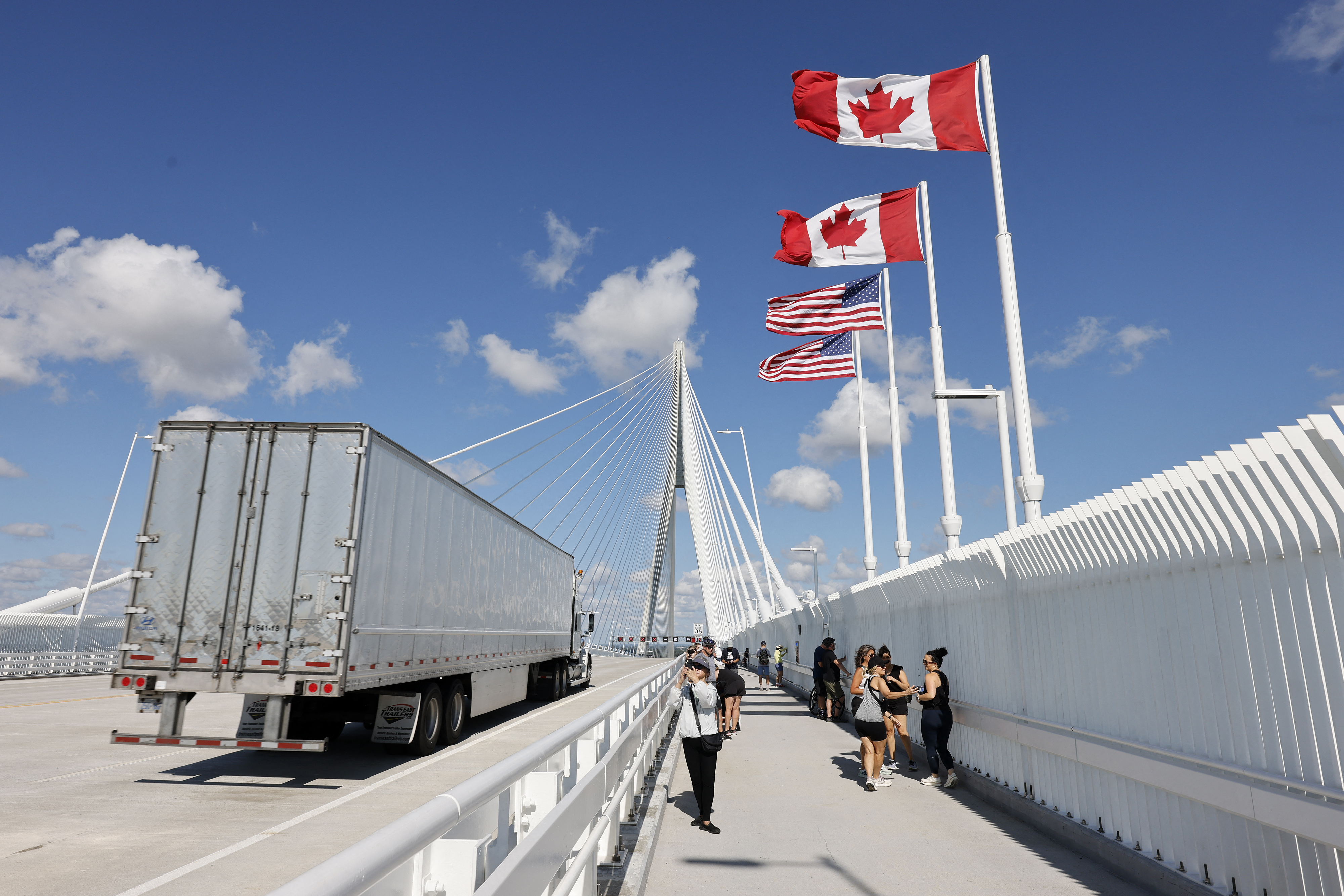 US announces bans on Canadian imports including alcohol, motorcycles
