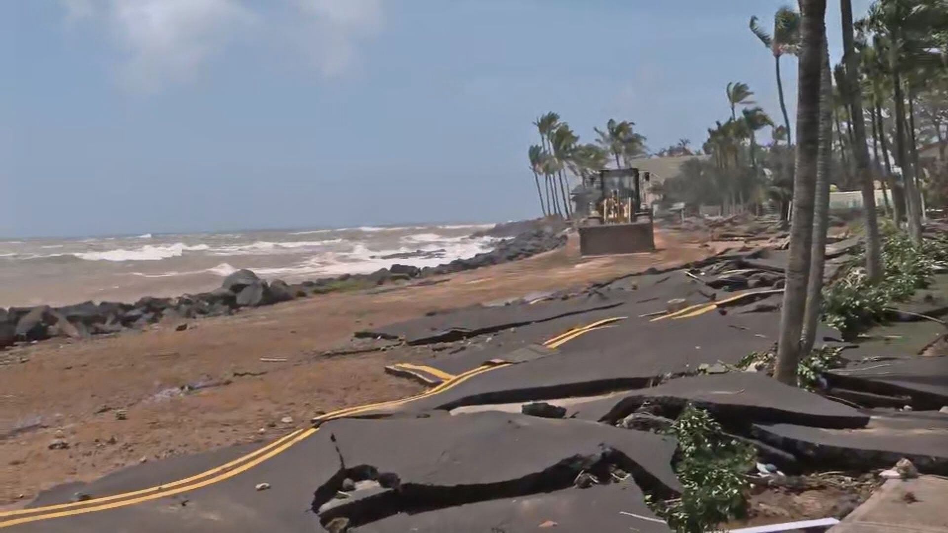 Visitors asked to stay away from Kauai during Hurricane Lowell recovery