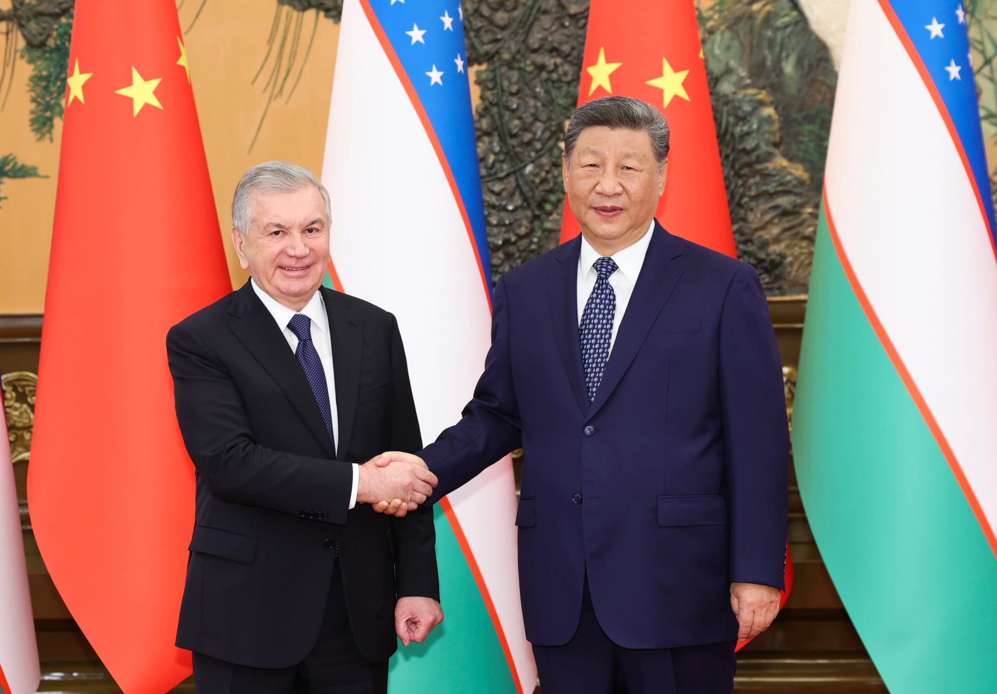 Chinese President Xi Jinping meets with Uzbek President Shavkat Mirziyoyev at the Great Hall of the People in Beijing, in September 2025. Photo: Xinhua