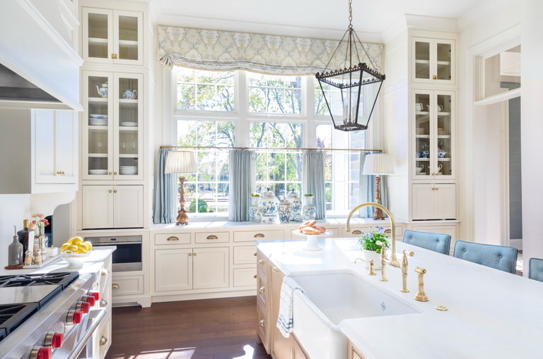 Designers are seeing this 'dated' window trend make a stunning comeback ...