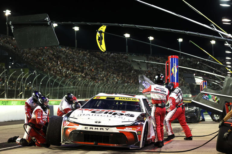 NASCAR chase opens with costly mistakes everywhere