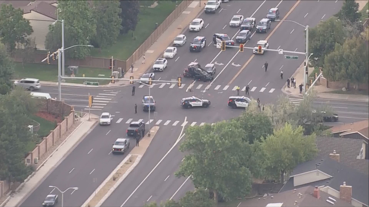 2 officers injured in Aurora crash released from hospital