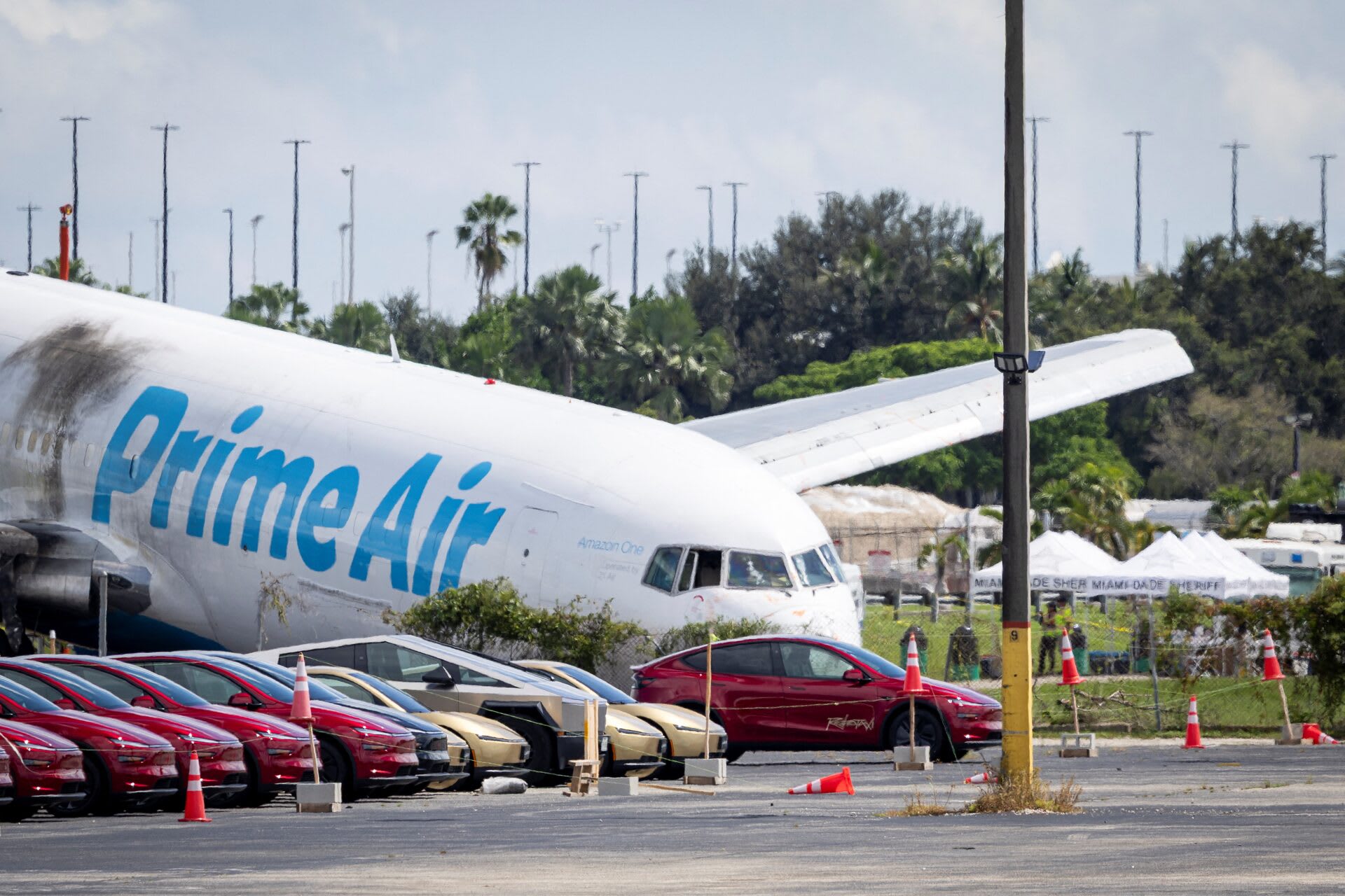 Pilots considered aborting landing after touchdown in Miami cargo crash ...