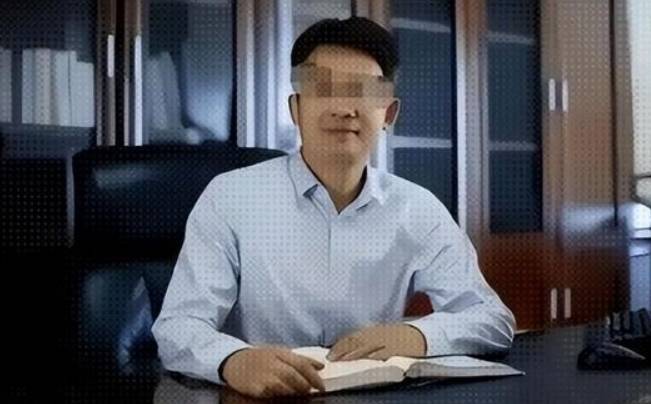 Bố giáo sư bị hai con tố ngoại tình với nghiên cứu sinh