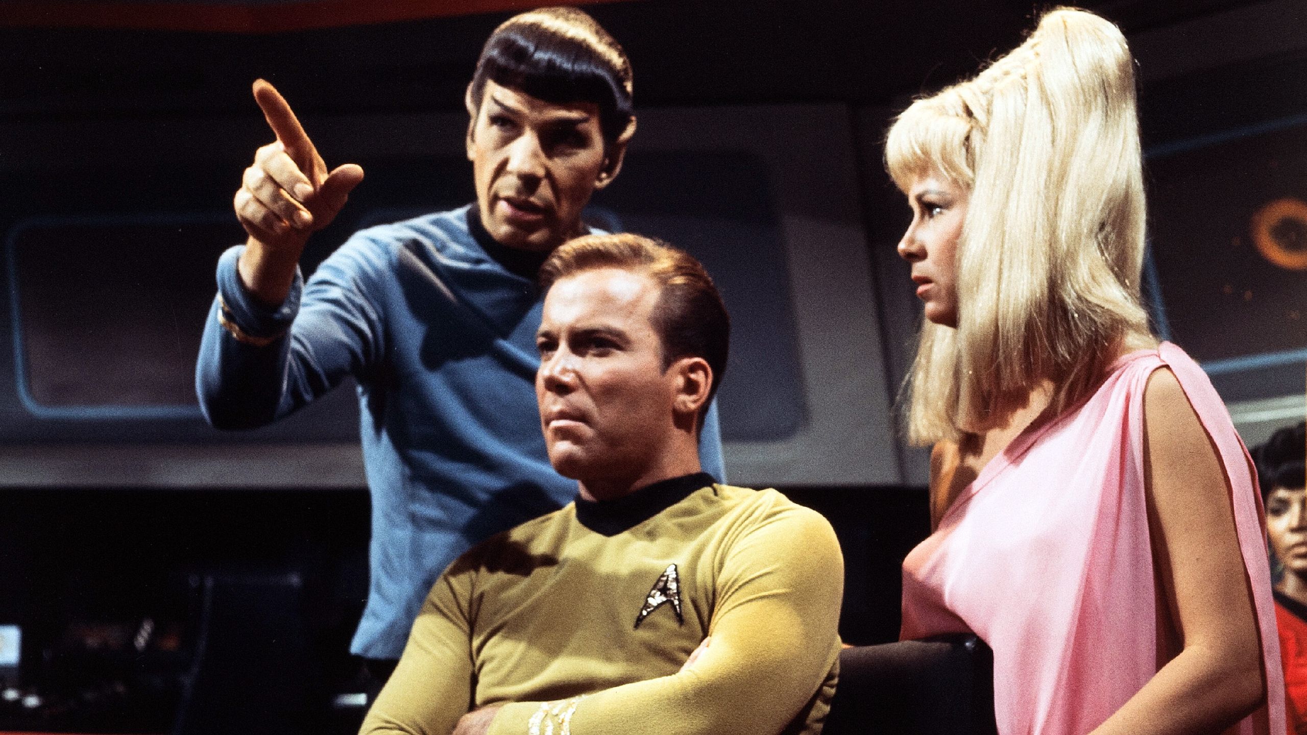 Star Trek: Warp officially bringing back Kirk, Picard, and more for ...