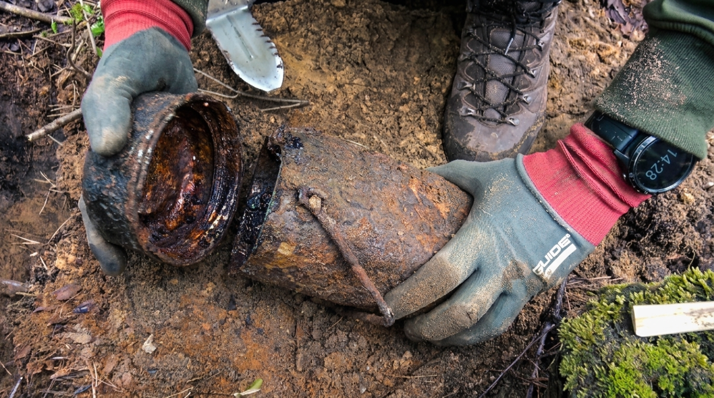 British WWII thermos flask opens to a hidden cache