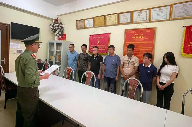 Lật tẩy chiêu lừa đảo livestream bán cát chứa vàng