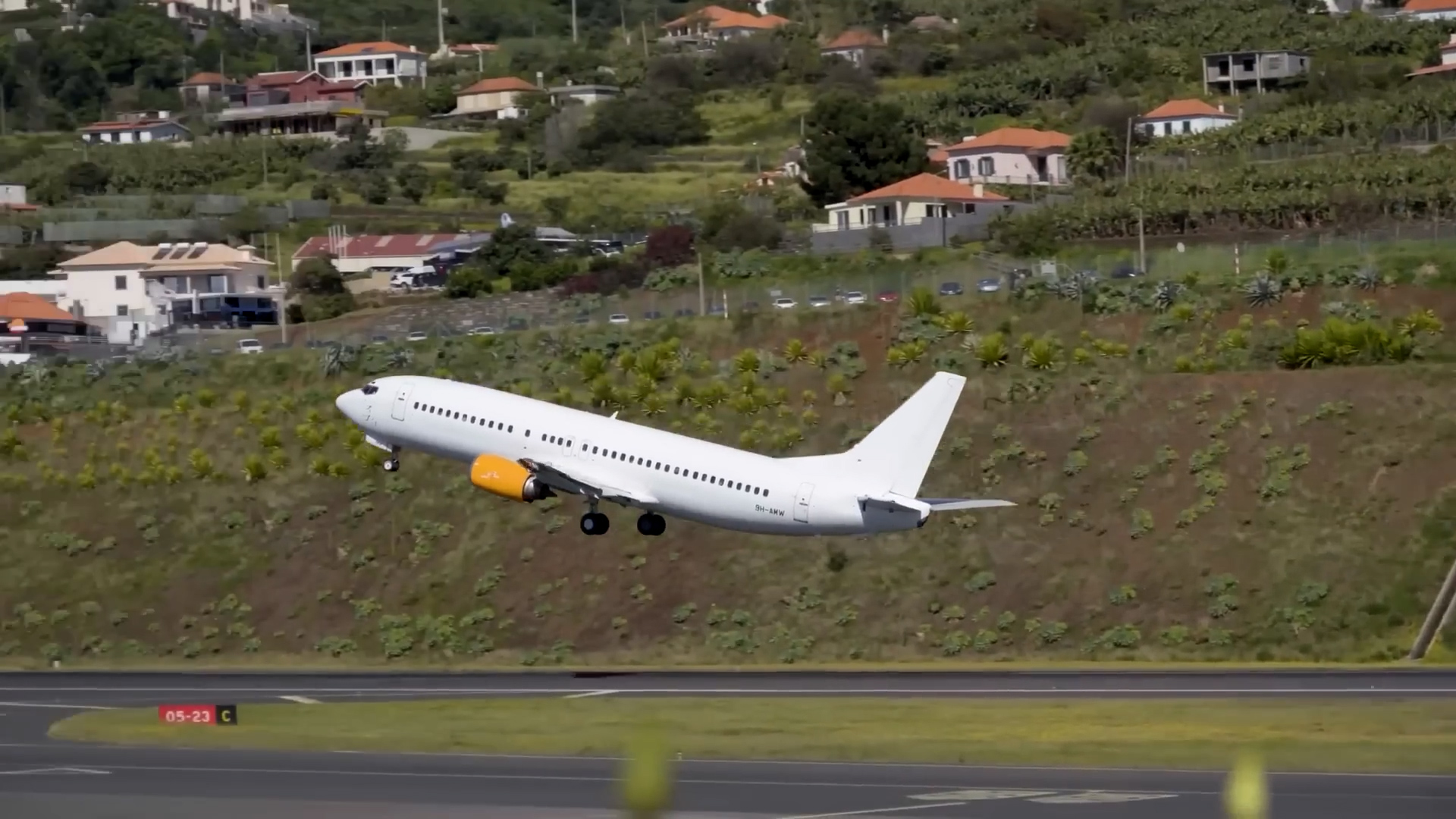 Commercial flight paths so hazardous that pilots need separate ...