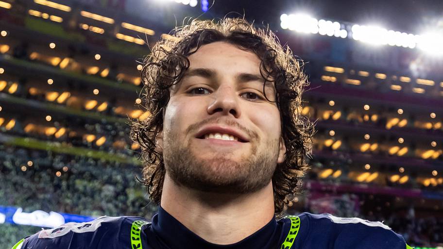 Is AJ Barner playing today? Full injury update for Seahawks TE in Week 1