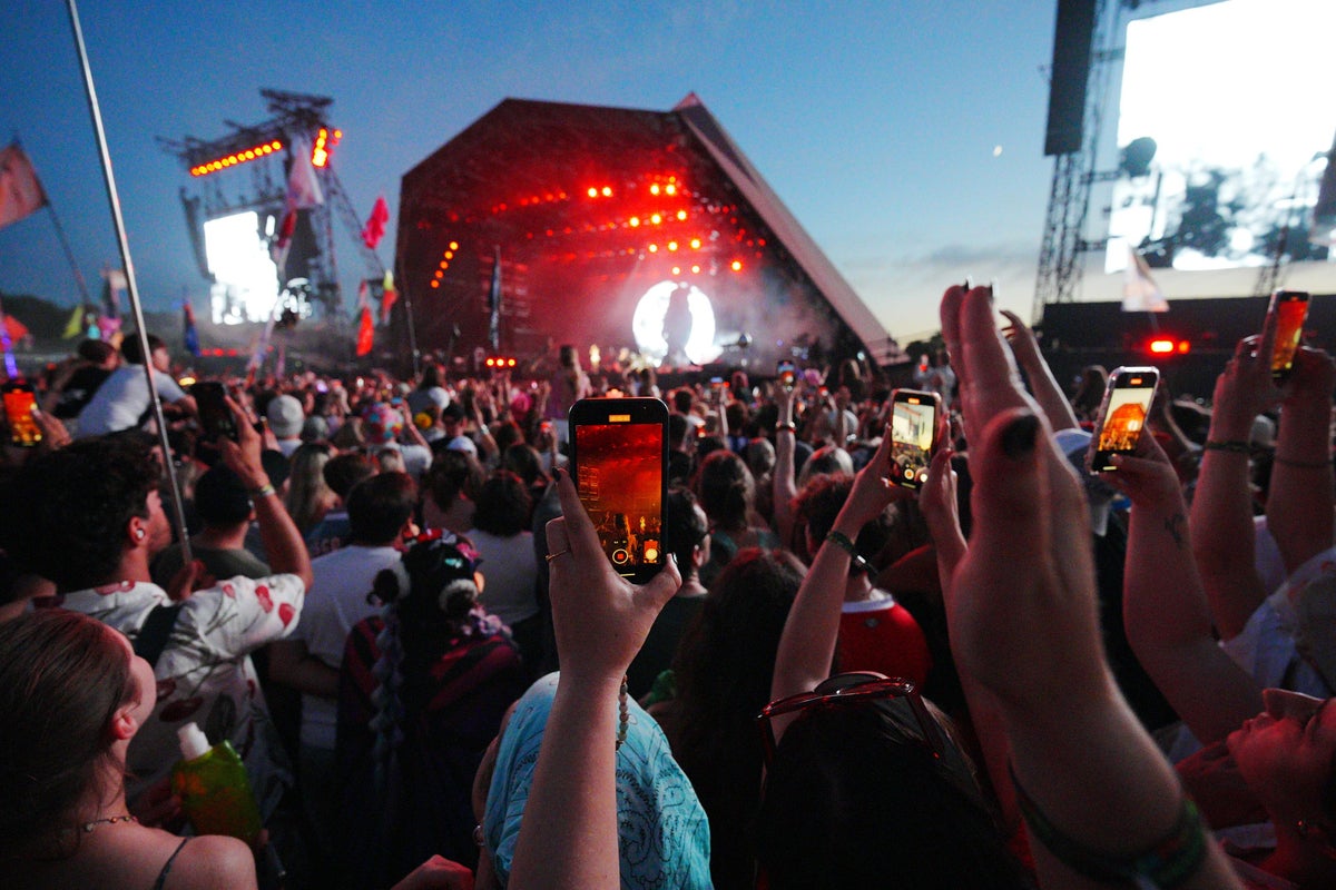 'Ouch!': Glastonbury fans 'shocked' at new ticket price