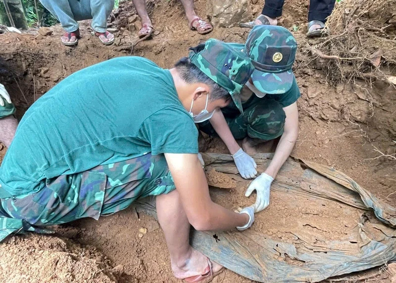 Đà Nẵng: Phát hiện hài cốt liệt sĩ cùng nhiều di vật, có Huy hiệu Dũng sĩ diệt Mỹ