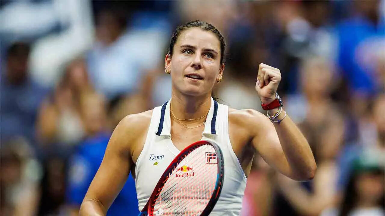 Image for Billionaire parents behind star: Navarro clan builds tennis empire; business fortune fuels rise