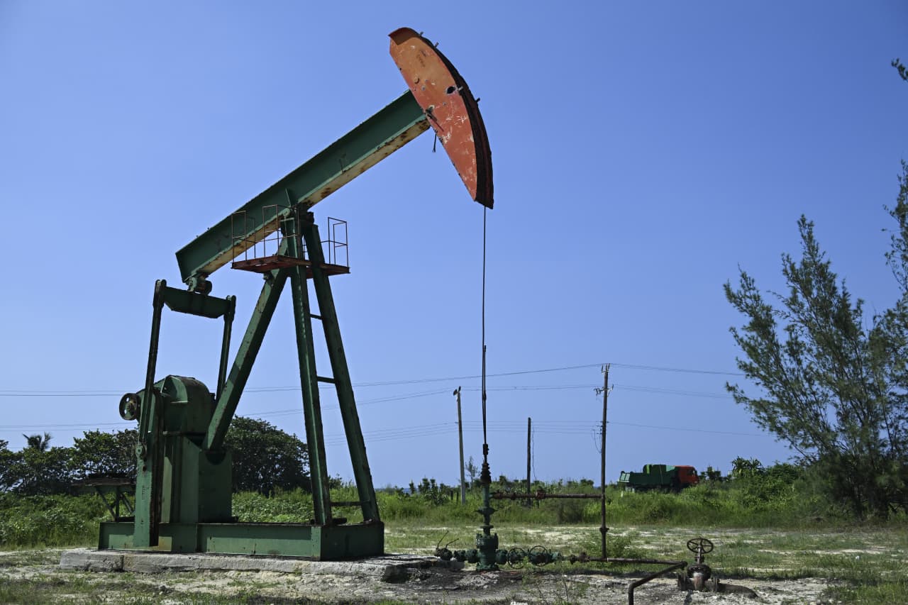 $100 oil: A round number problem for a multi-sided market