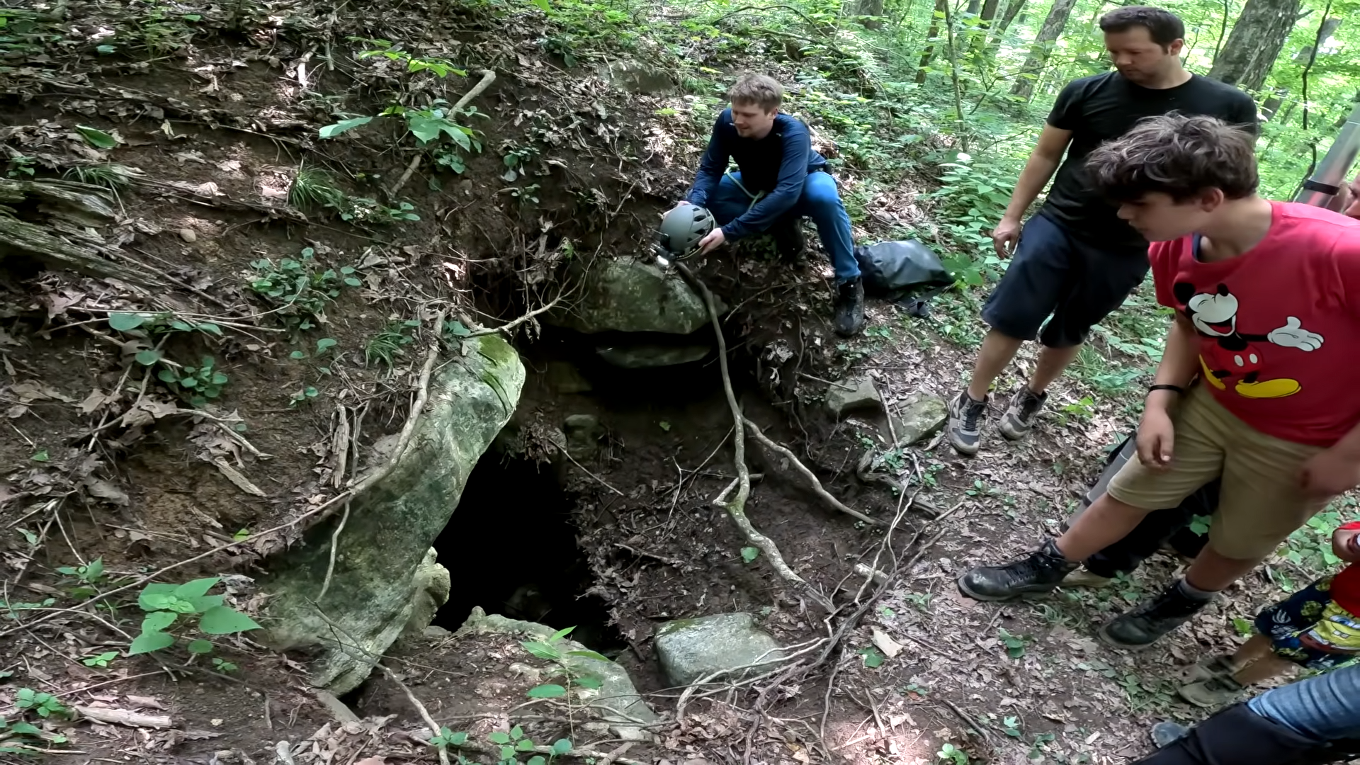 Mom went 80 feet down a sinkhole for her first cave - then the panic ...