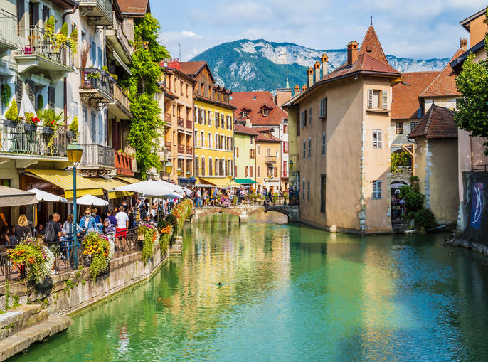 Annecy – wo historische Gassen auf türkisfarbenes Wasser und Alpenluft ...