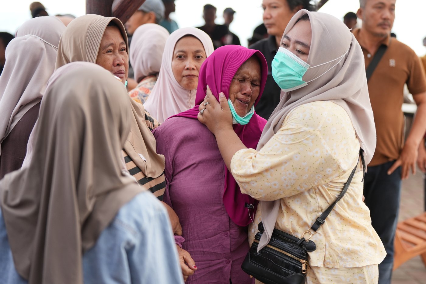 Indonesia searches for 8 missing at sea near Anak Krakatau volcano