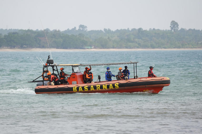 Indonesia searches for 8 missing at sea near Anak Krakatau volcano