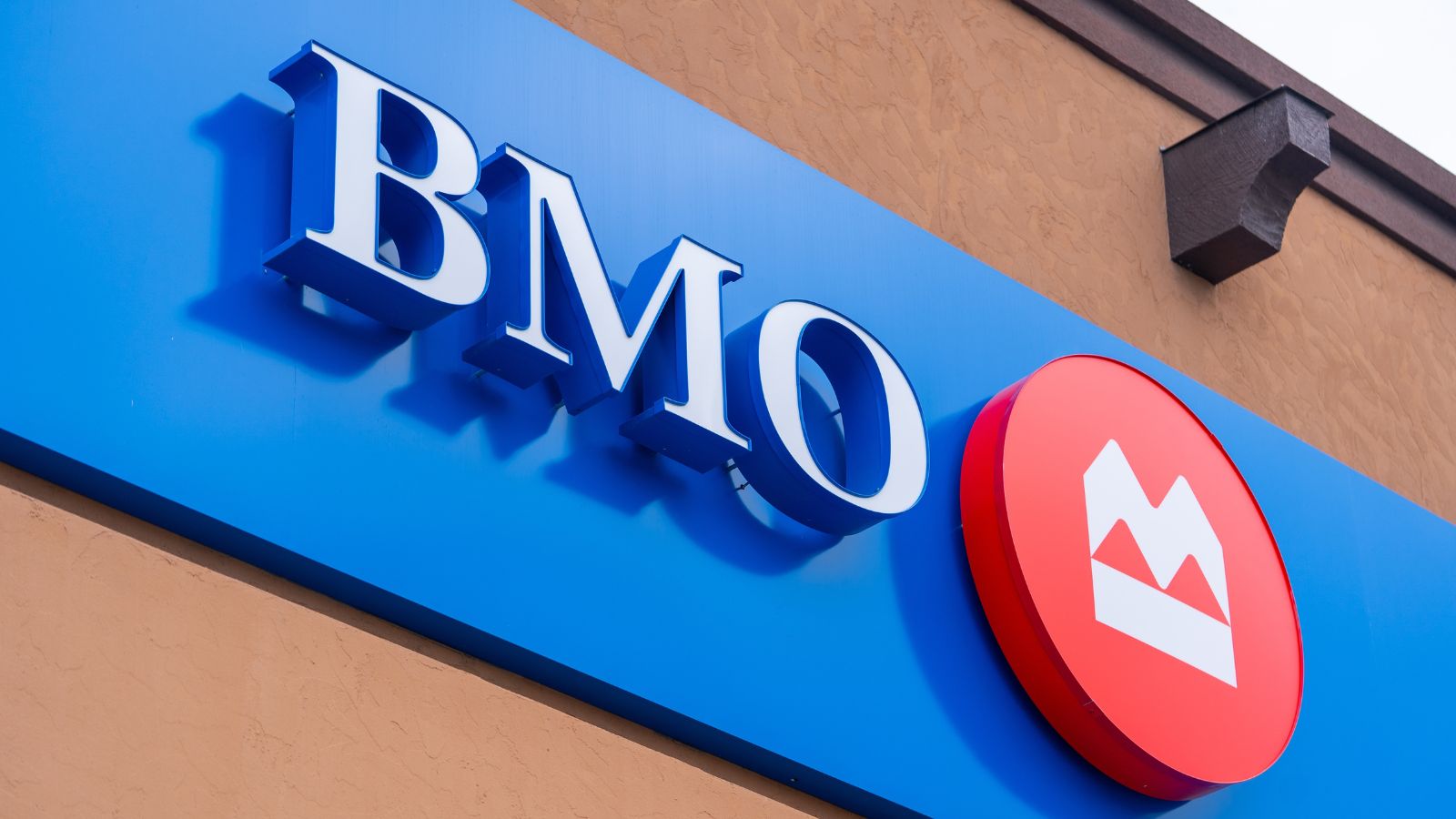 BMO raises US$1 billion at 7.375% as Canadian bank taps US.-dollar ...
