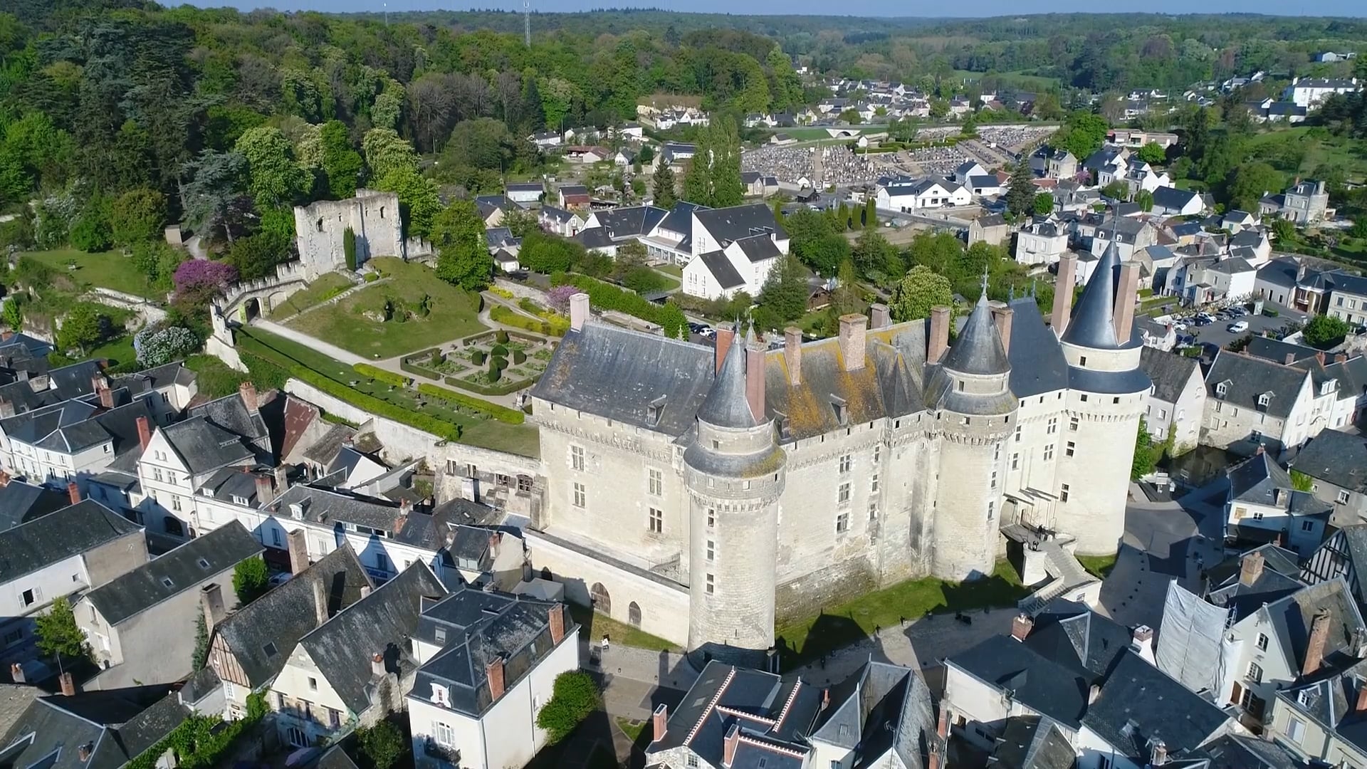 Château de Langeais, France: Drone tour of the Loire Valley