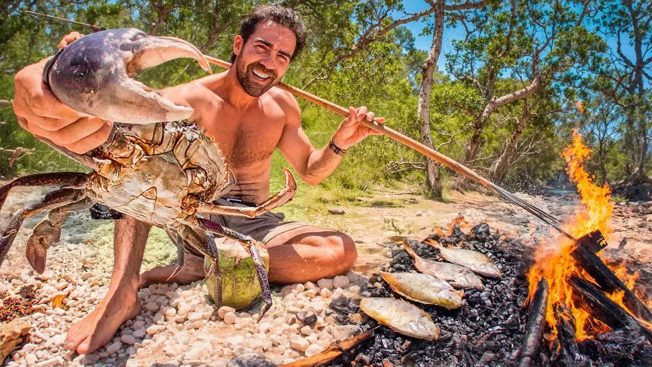 He found a moray eel trapped in a tiny tidal pool… then it turned on him