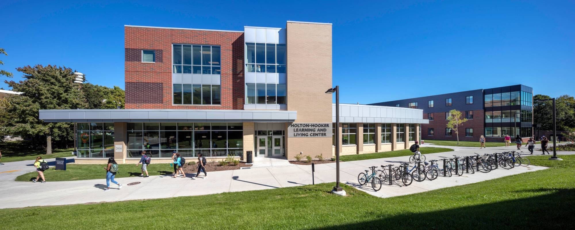 2 arrested after bats and knife fight at Grand Valley State University