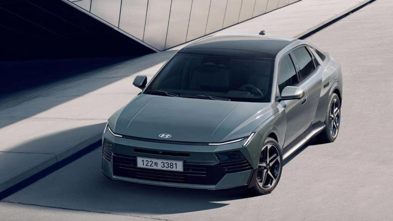 Next Hyundai Elantra hybrid improves MPG despite more power