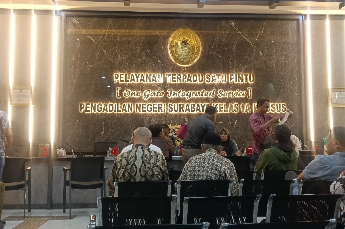 Datangi PN Surabaya, kuasa hukum PT KS ungkap dugaan sejumlah ...