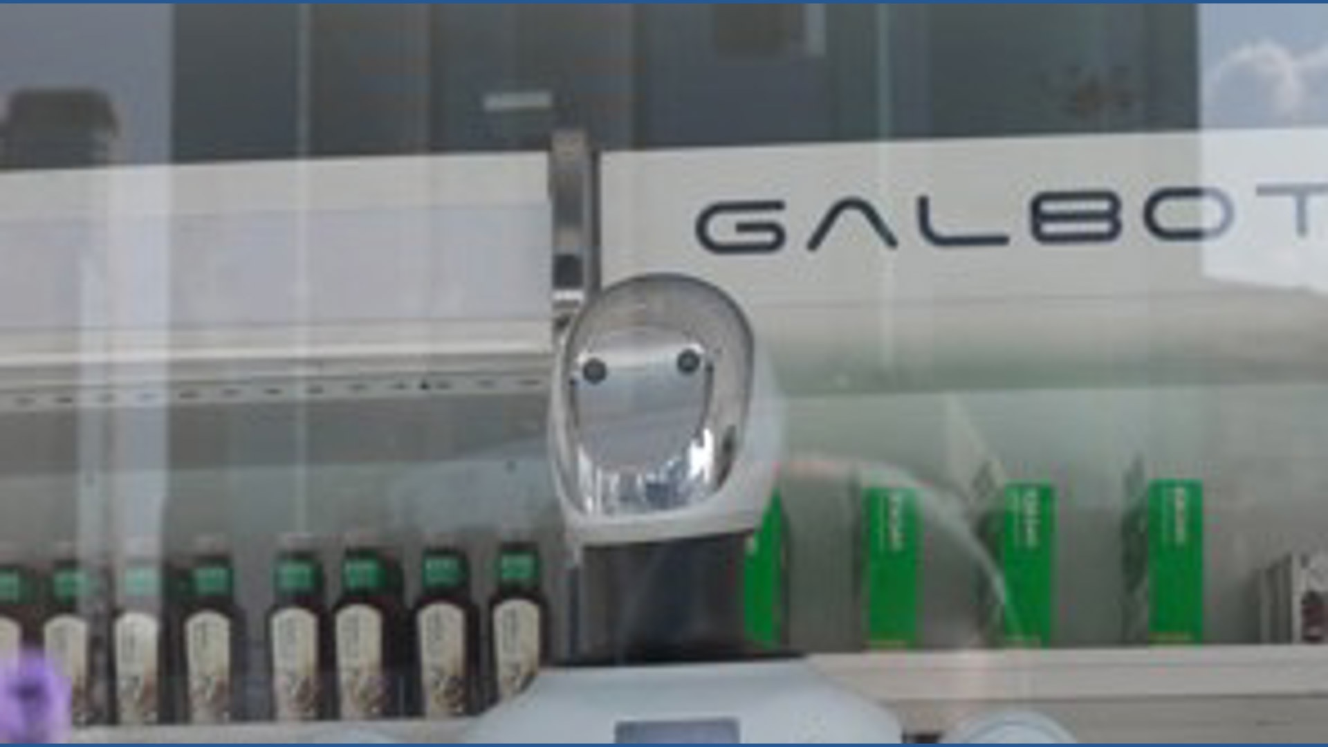 Shopping experience at a store run by a robot in Hong Kong