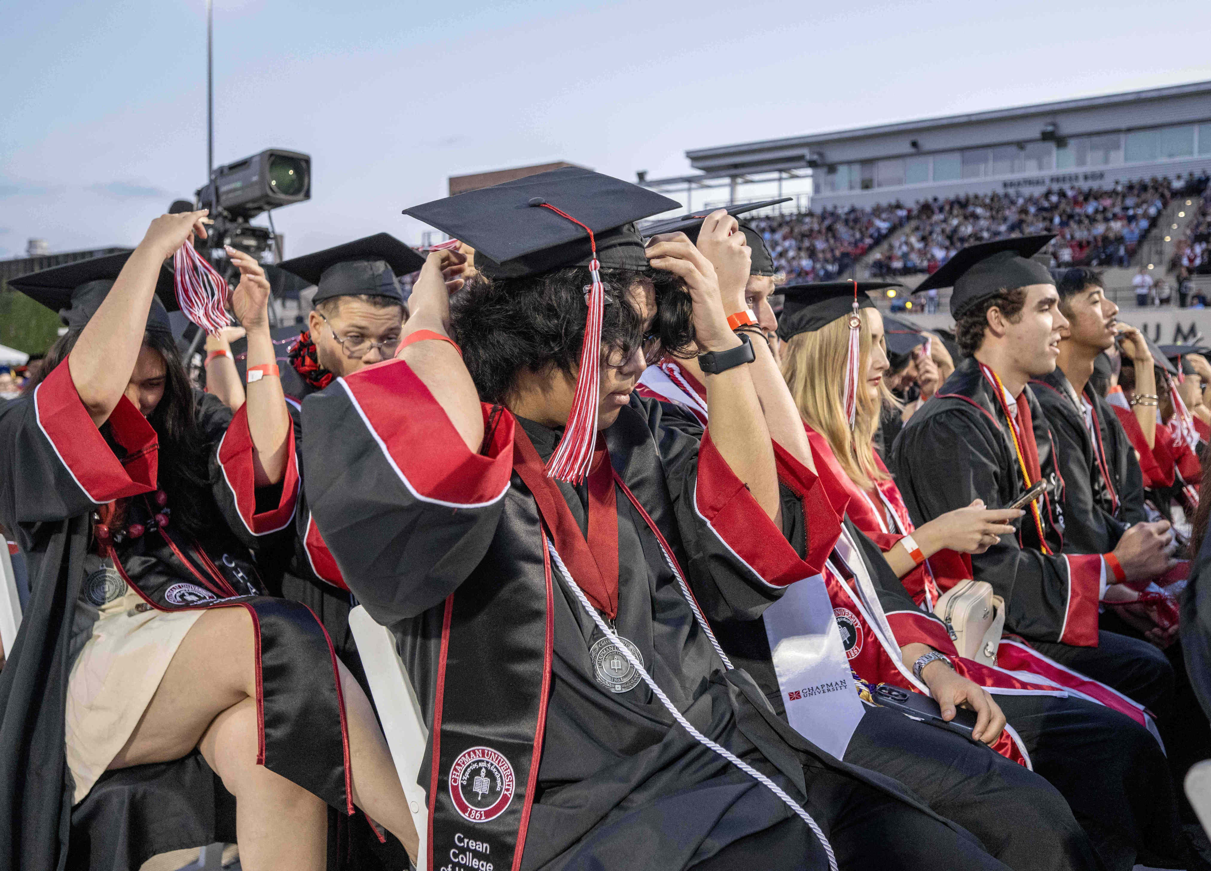 Recent college graduates face higher unemployment as AI and a sluggish ...