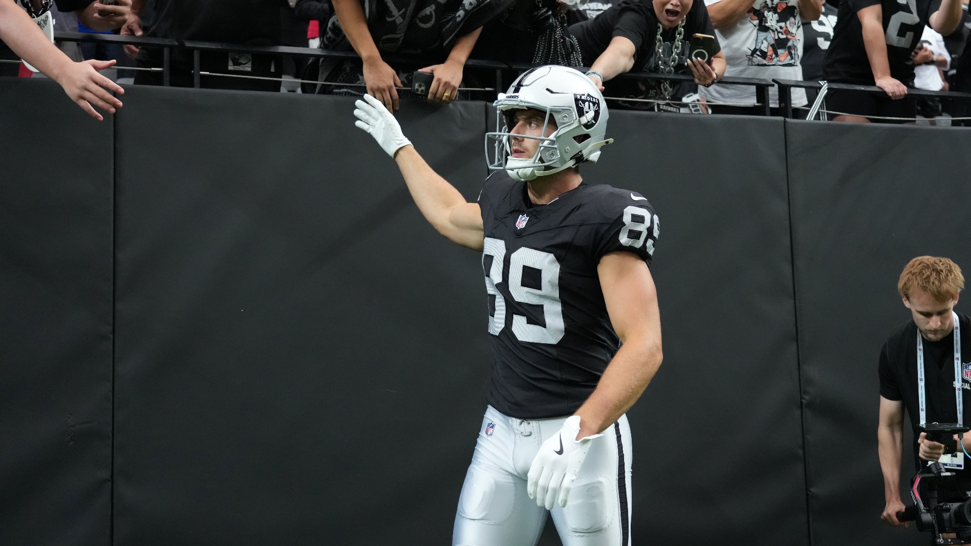 NFL updates: Brock Bowers injury & Vikings' QB dilemma