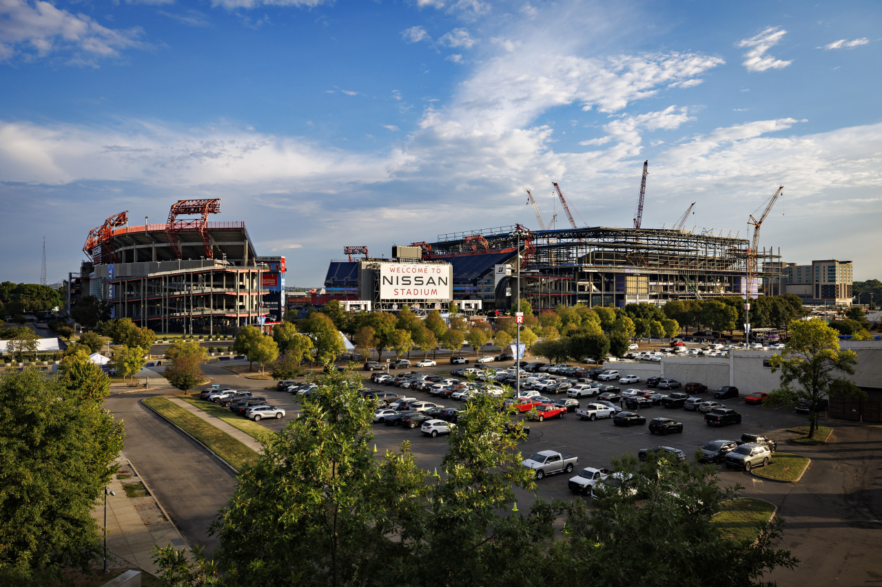 Nashville calls unusual play for new football megaproject