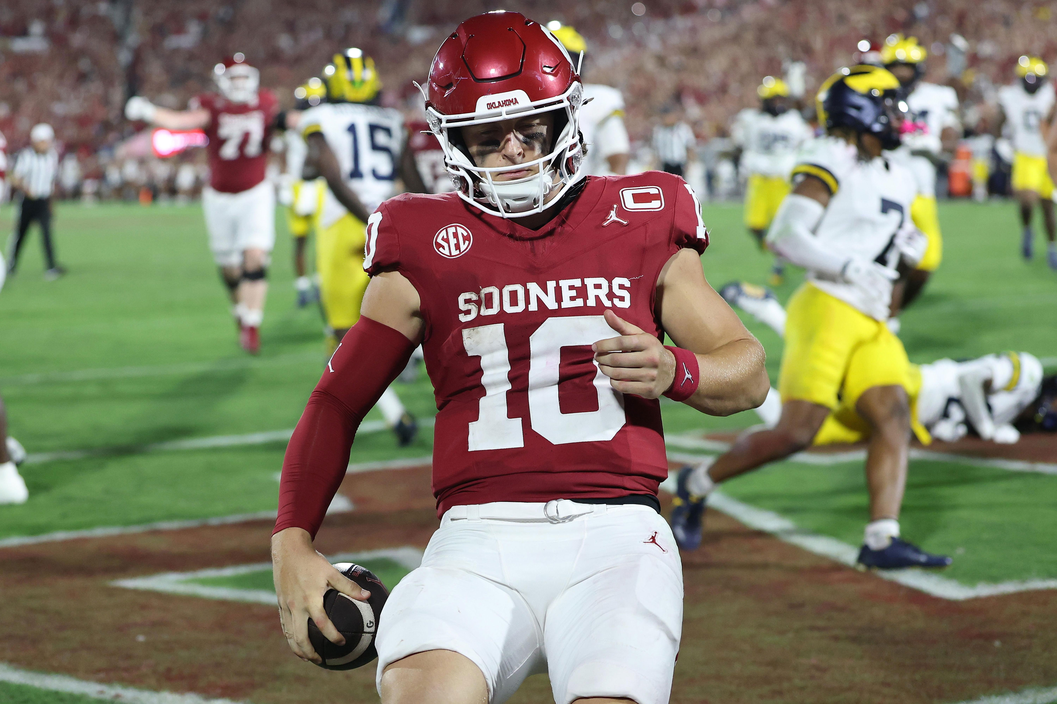 Michigan DE says Oklahoma QB John Mateer is 'not getting away' from him