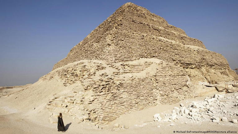 La pirámide escalonada de Zoser, uno de los monumentos más emblemáticos de Saqqara.