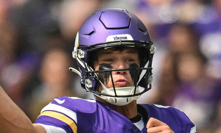 NFL quarterback suffers the ultimate humiliation as he plummets from ...