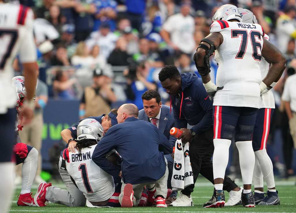 AJ Brown ruled out of Patriots debut after suffering ankle injury in third quarter
