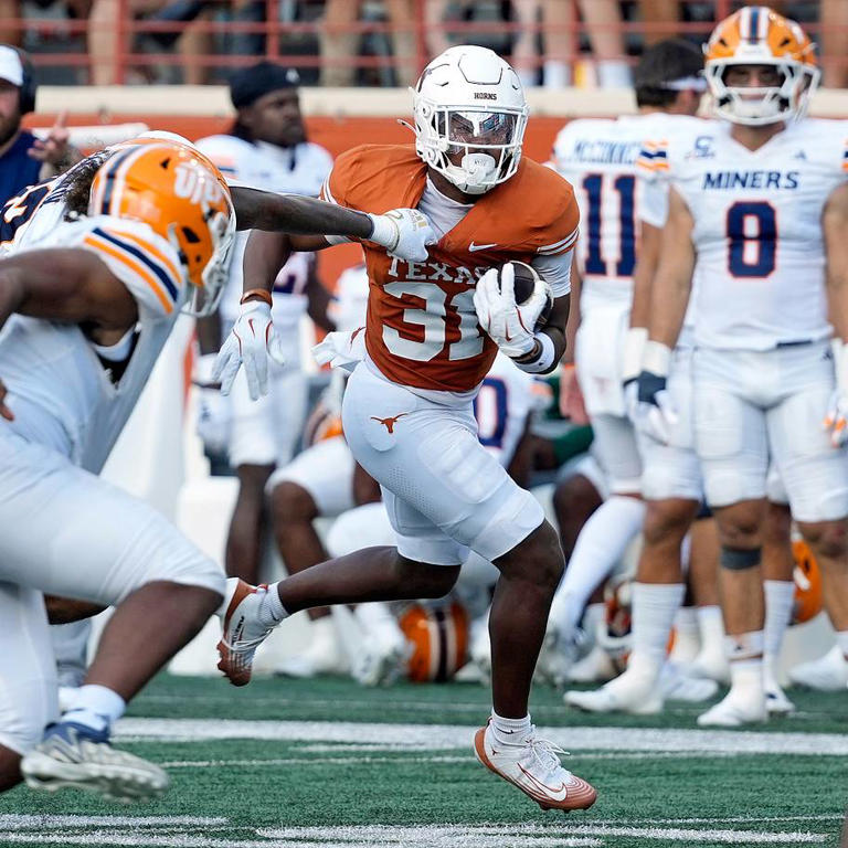 Texas Longhorns RB depth chart vs. Ohio State after Derrek Cooper injury