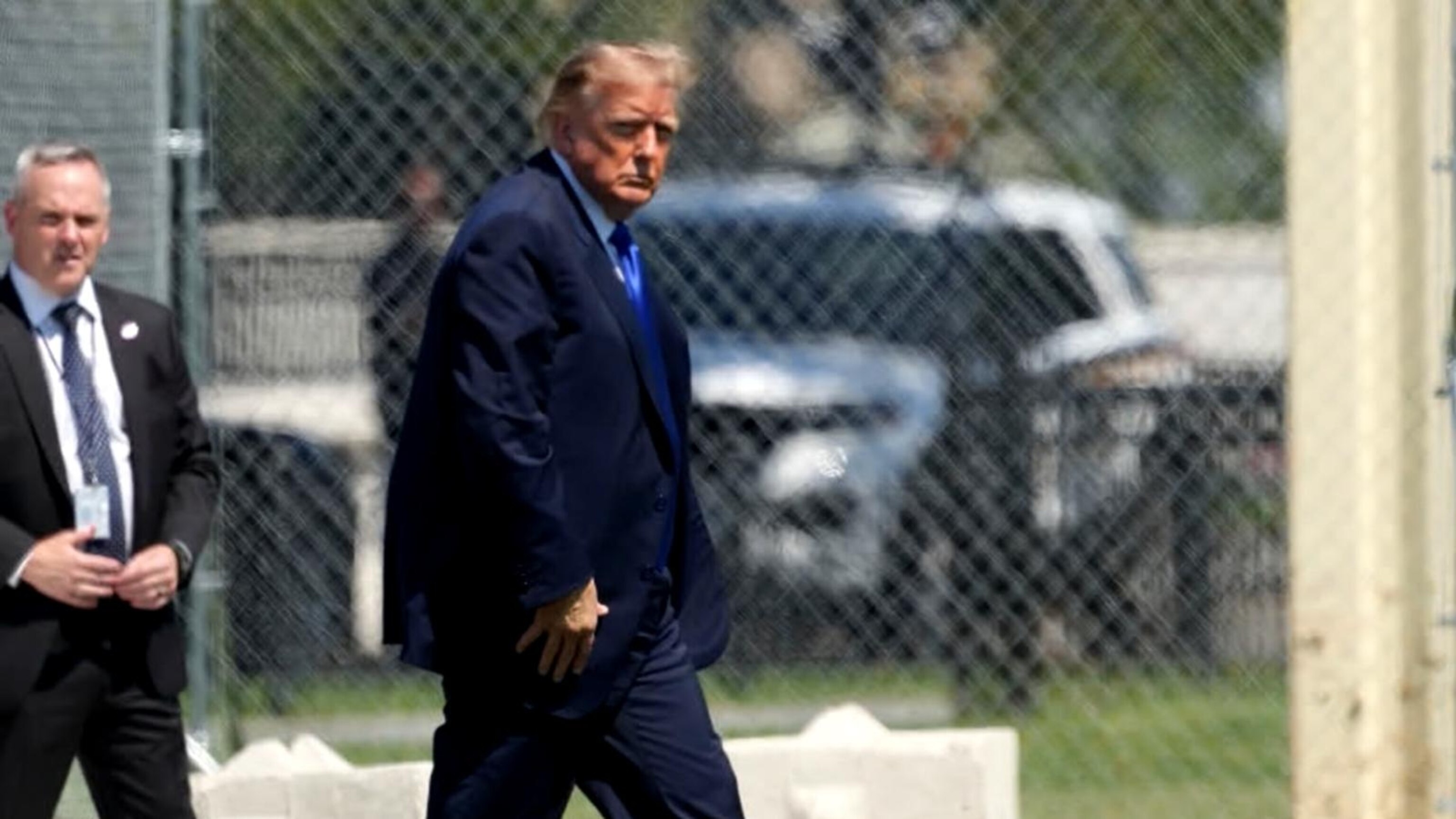 Emergency slide deployed on Trump's Qatari-gifted Air Force One