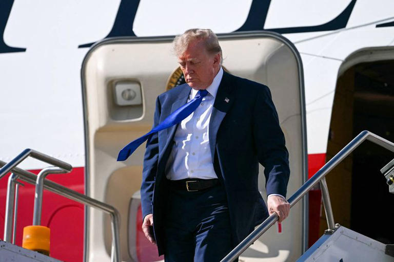 Trump caught doing bizarre act with his leg after awkward footing on stairs