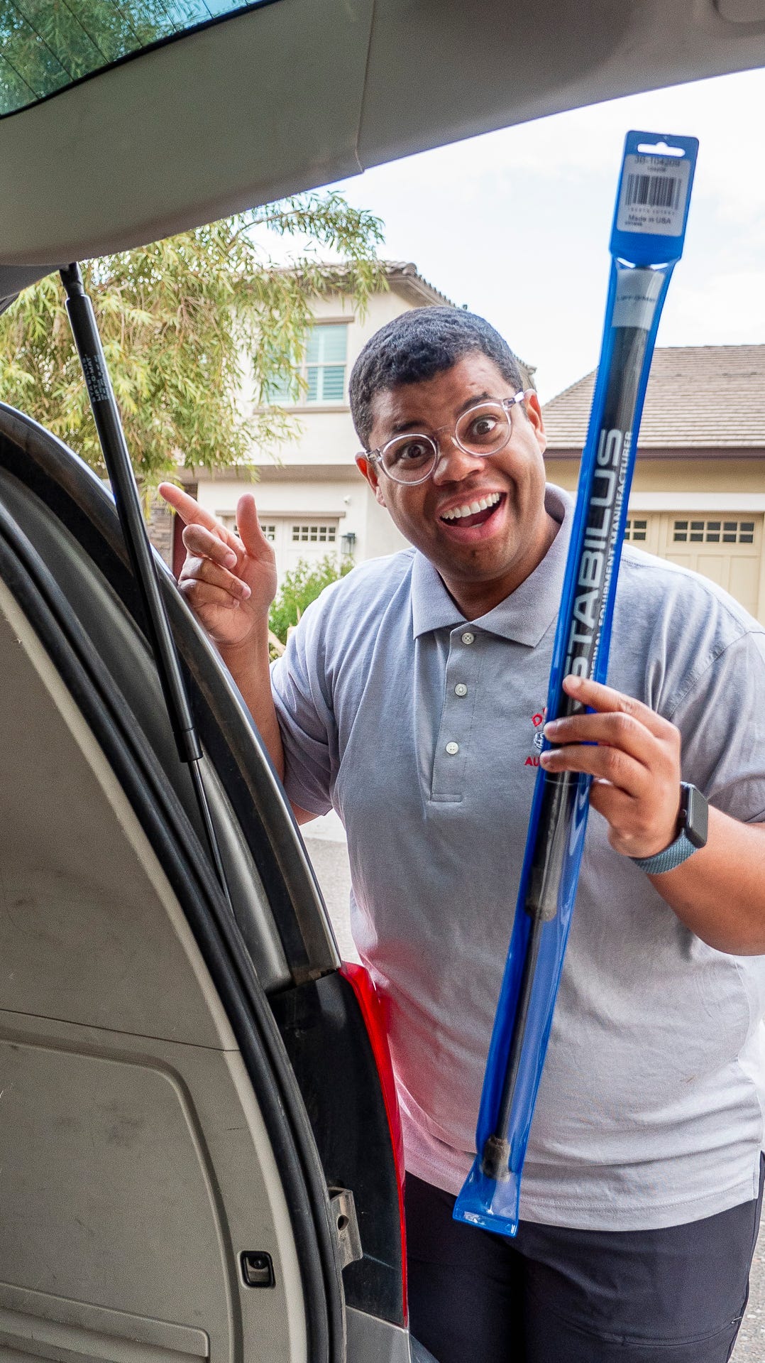 Step-by-step tutorial for replacing the lift gate struts on your car