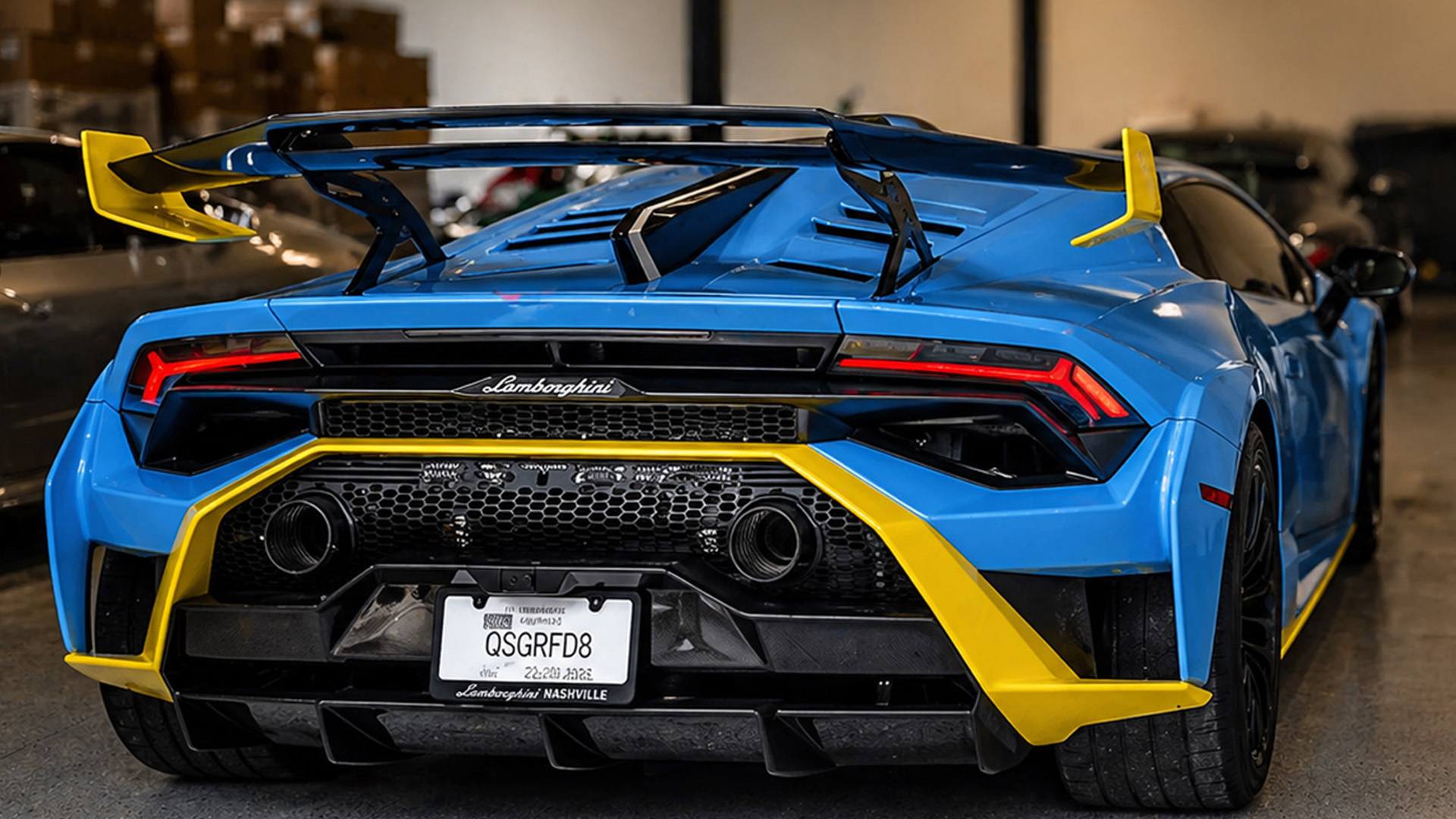 Huracan STO brings track influence to the road