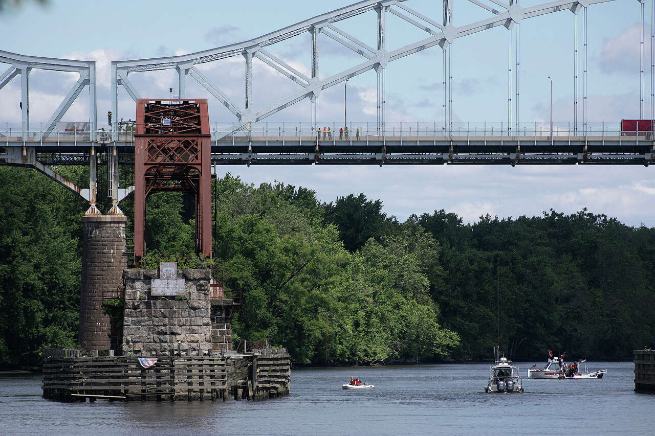 Body recovered from Connecticut River in Portland, police say