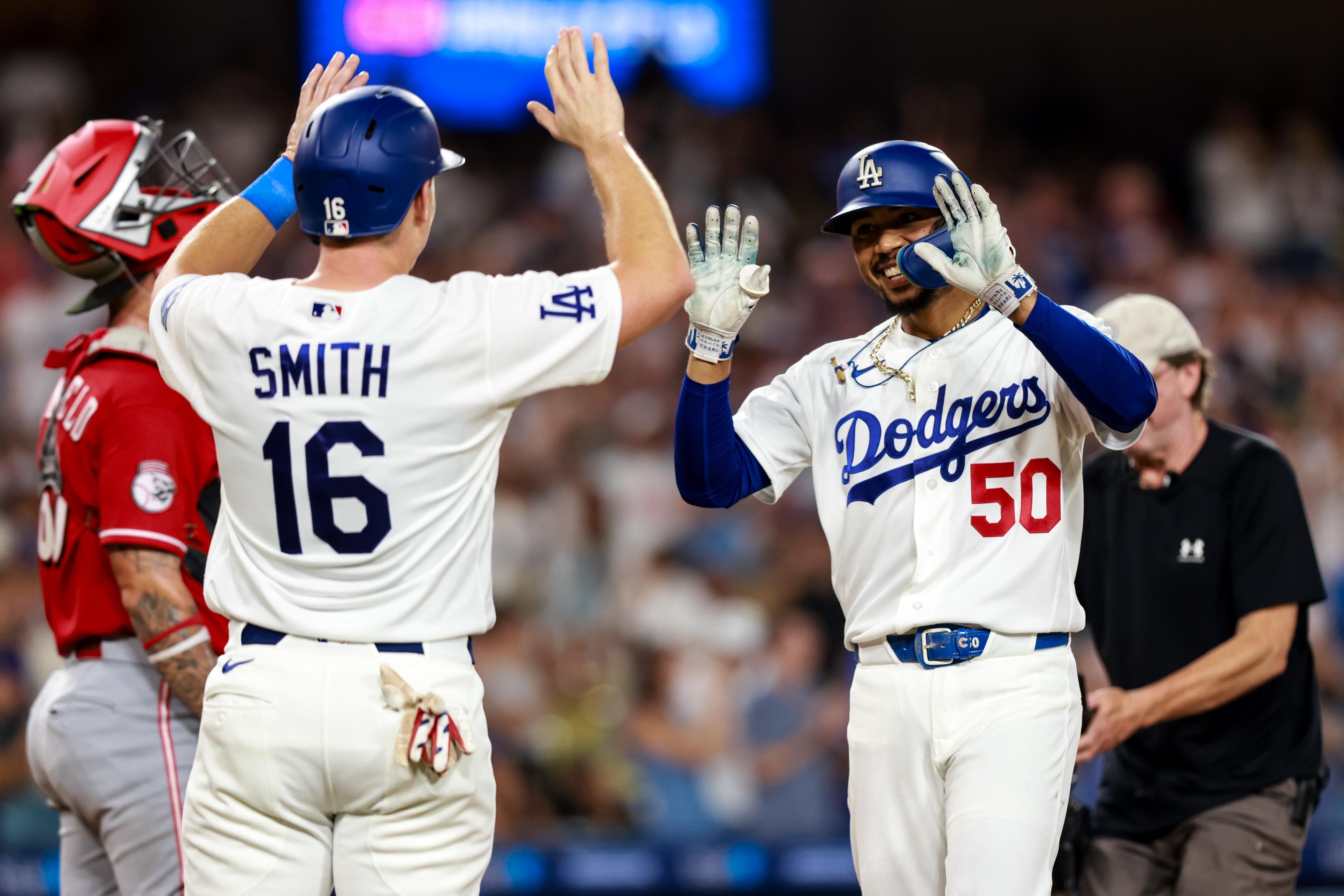 Dodgers see red to complete sweep, extend win streak to 7