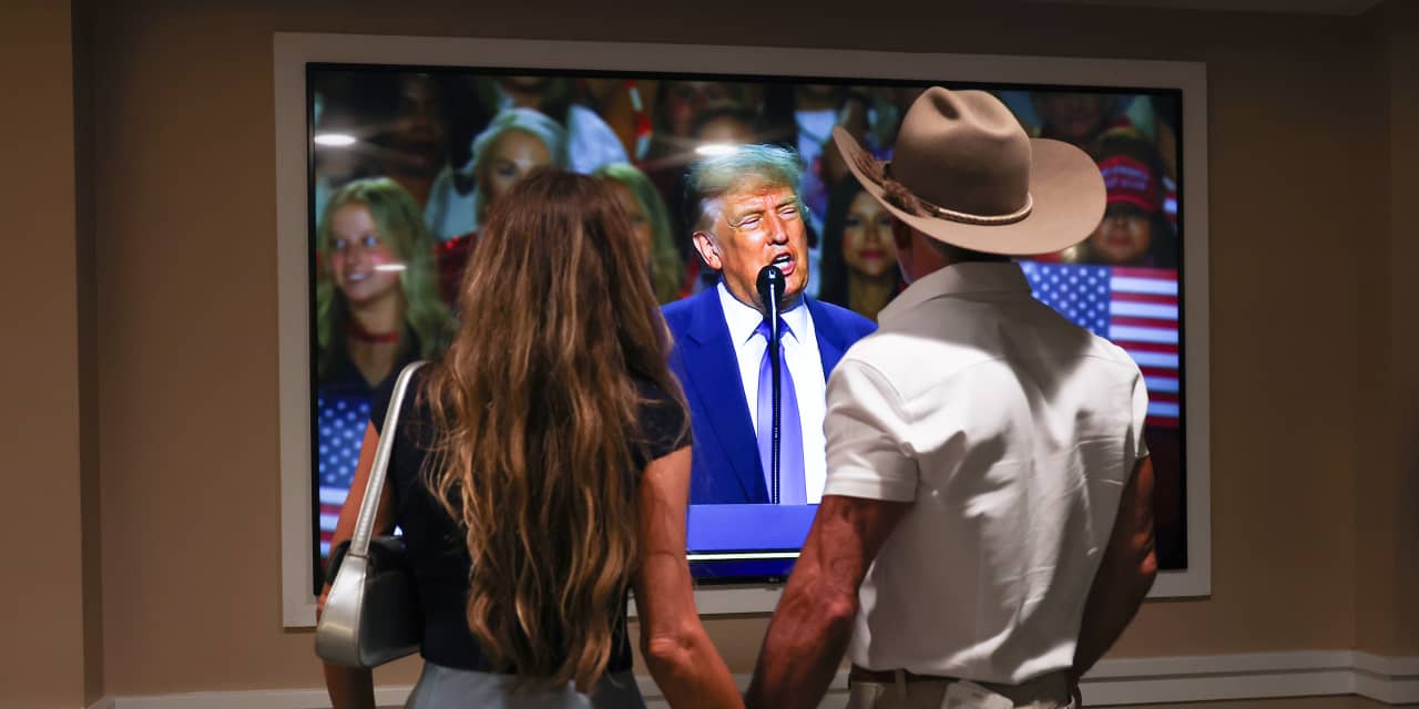 Running the numbers on Trump's $5,000 dividend proposal, from its cost to the impact on average American's finances