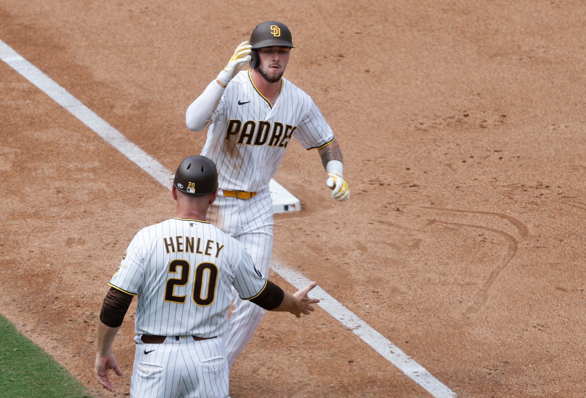 Jackson Merrill drives in six runs as Padres sweep, take wild-card lead over D-backs