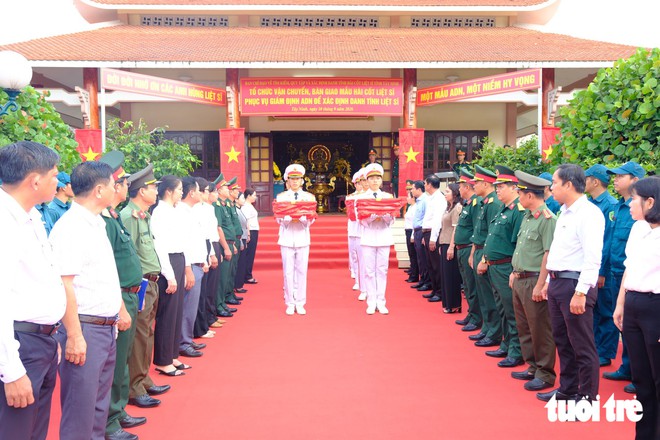 Tây Ninh đưa 5.287 mẫu hài cốt liệt sĩ đến sân bay Tân Sơn Nhất chờ đi giám định ADN