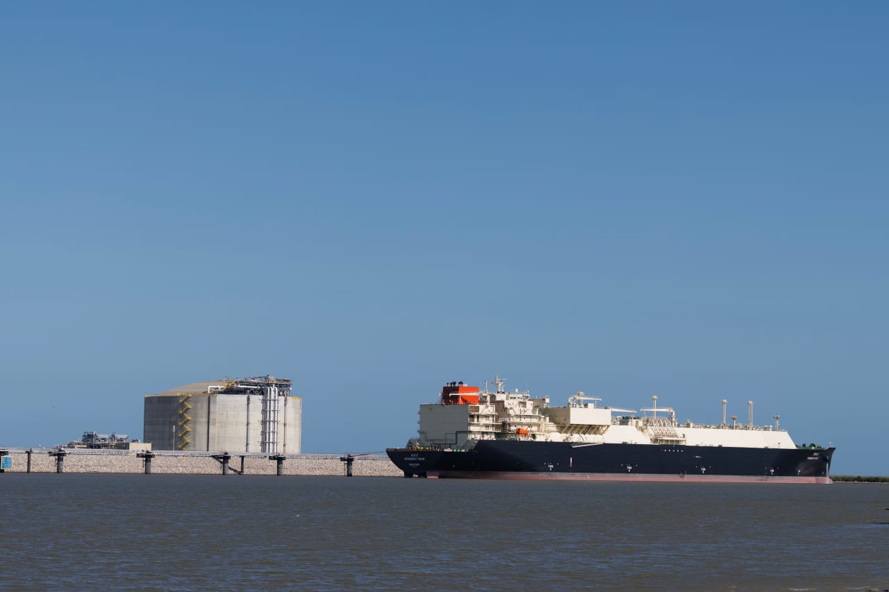 European natural gas surges to 4-year high, lifting these energy stocks
